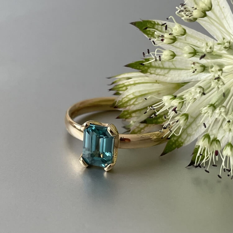 Ring "Marlies“ - Fairgold - Zikon eckiger blauer stein